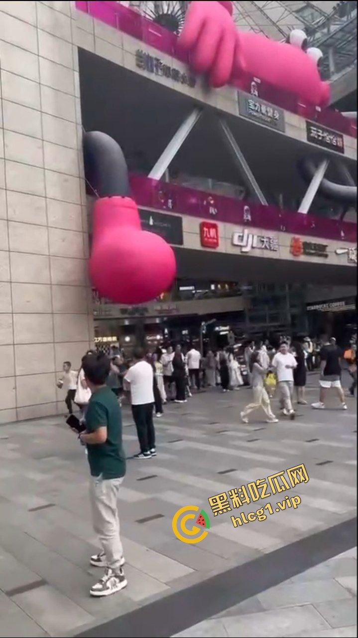 昆明 同德广场商场 15岁抑郁症男孩 因父母离异 从4楼一跃而下 跳楼自杀！-6