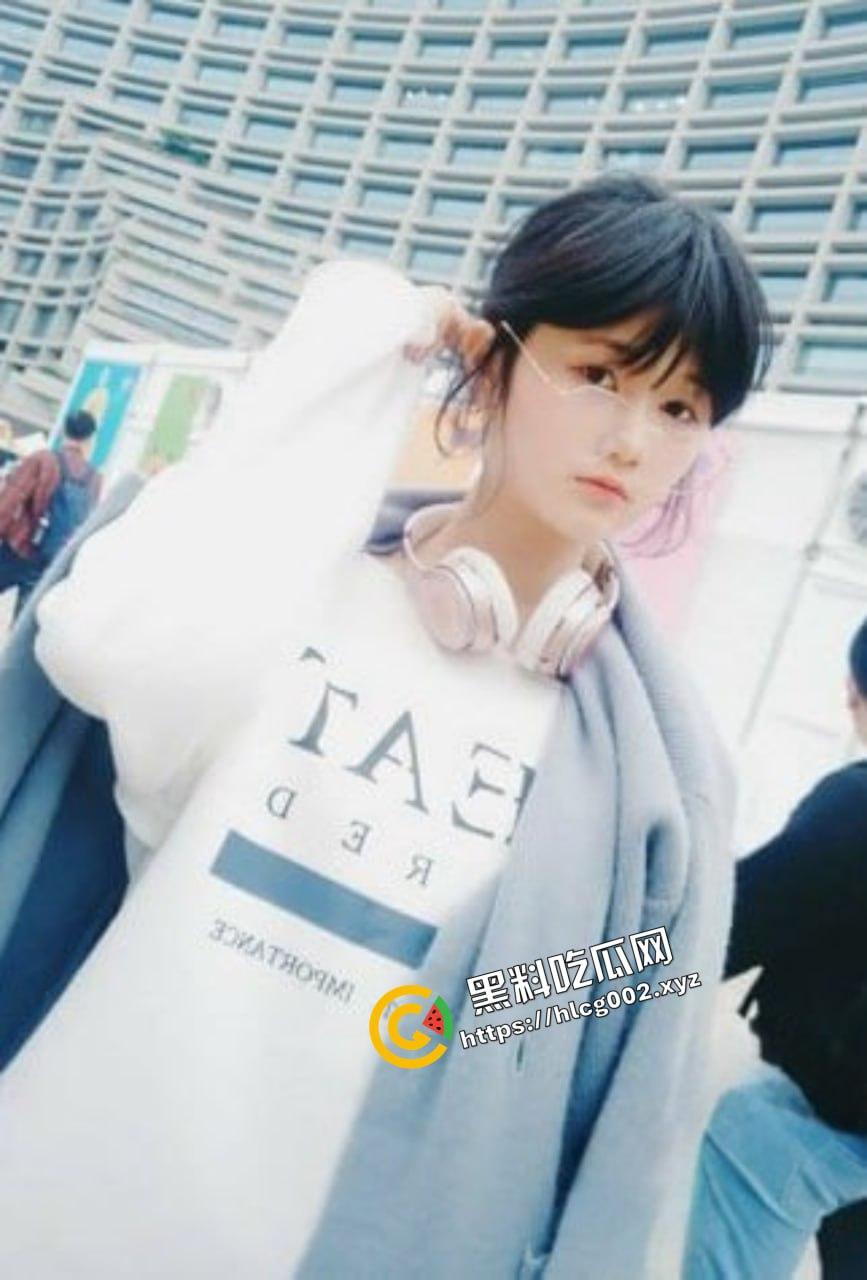 极品反差18岁露脸学生妹援交!短发清纯可人兼职平面模特 脱衣洗澡无套爱爱 对话有趣!-3