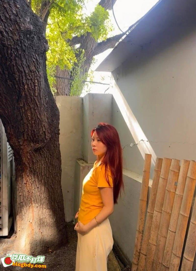 北京高颜值嫩妹【张敬怡】，刚分手就迫不及待约炮，露脸深喉后入呻吟不断，小粉穴被无套内射精液直流 ！-2