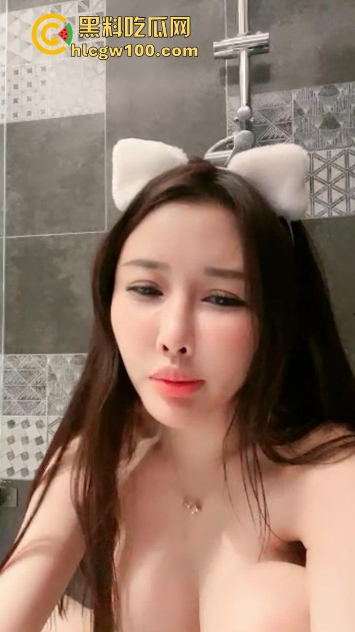 极品身材女神【云小禾】高颜值白虎肥臀反差婊 道具自慰逼脸同框 直播收费房大秀 表情骚到没边-9