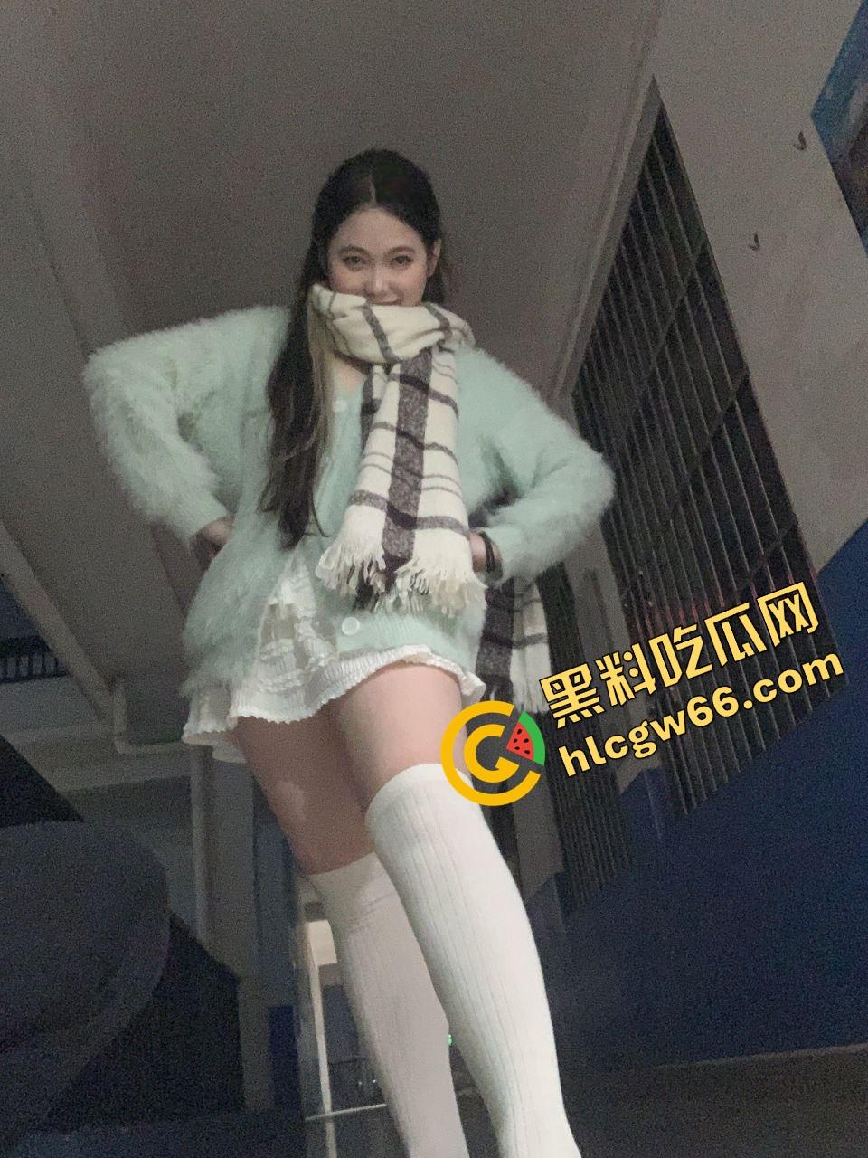 南方学院大三骚御姐【宁宁】外表清冷床上是欠干母狗，被男友后入插到发浪尖叫，粉嫩穴穴连喷三次！-6