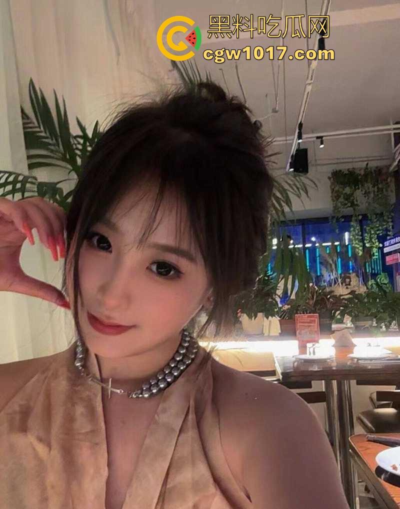 玩陌陌约炮重庆小美，颜值堪比幼版杨幂，私下穿JK黑丝约炮后入，舔蛋撸管榨精，花活做爱！-2